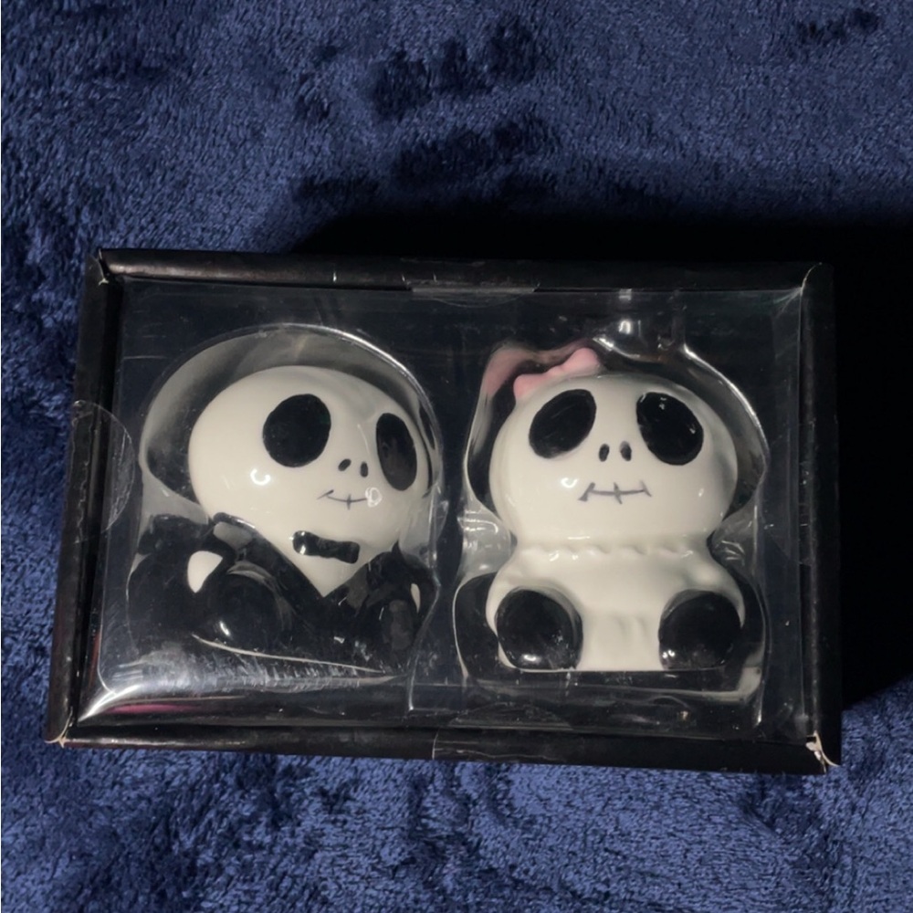 Skeleton Couple Salt and Pepper Shakers